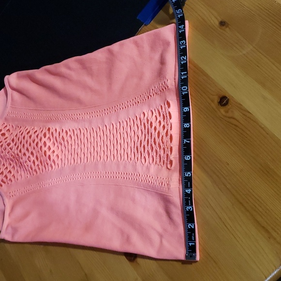 Women's Hollow Back Yoga Top. Pink. One-size. - Picture 5 of 6